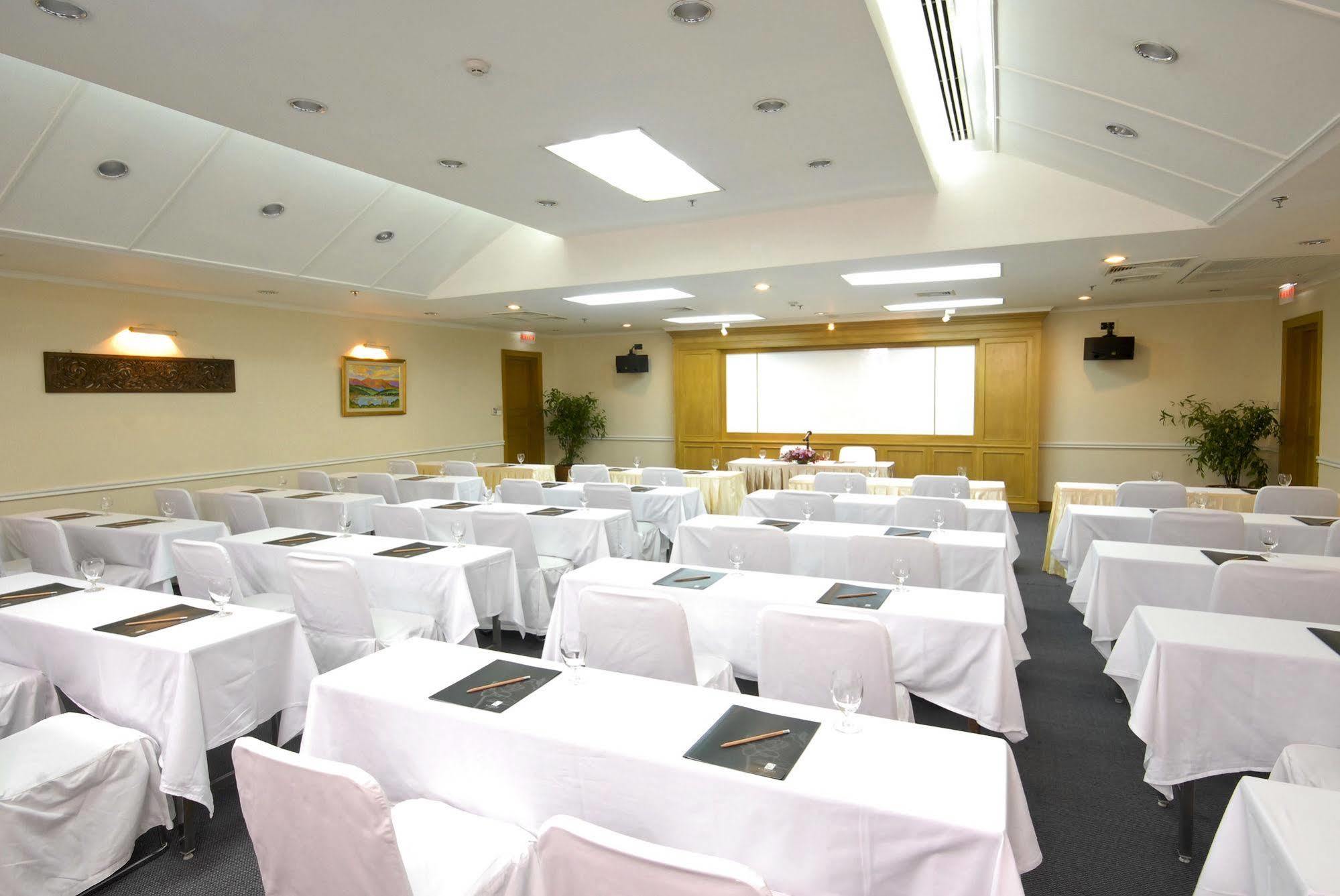 Kantary House Hotel, Khách sạn hẻo lánh